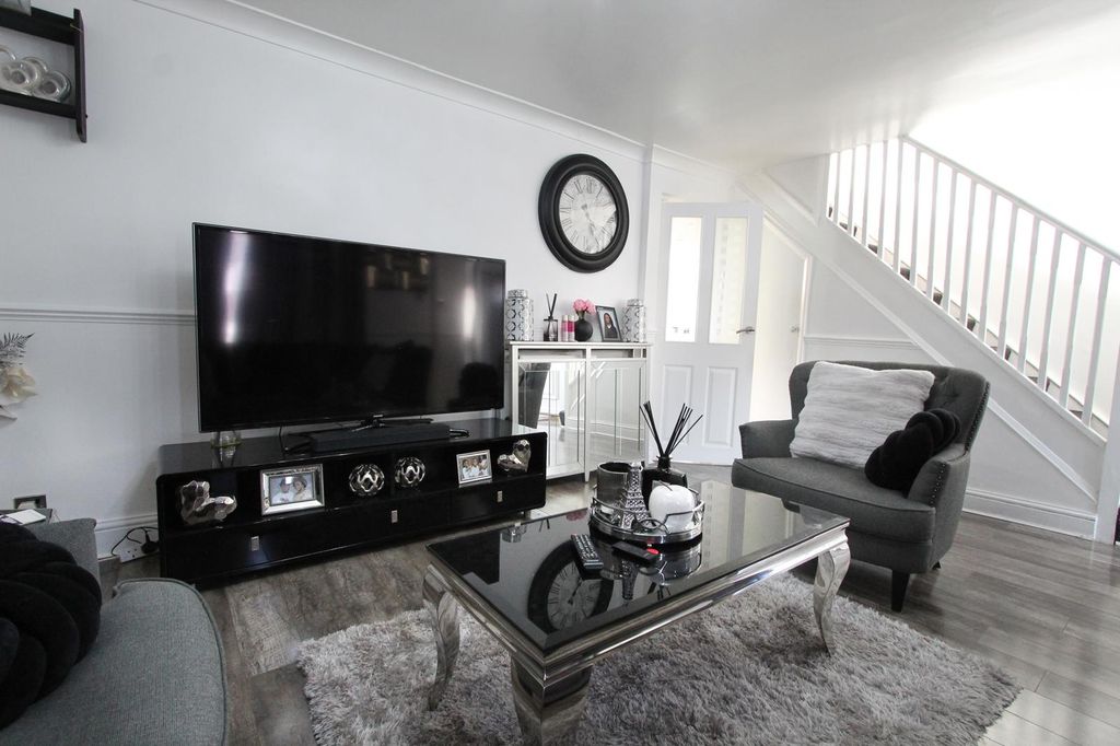 Property photo 3 of 16