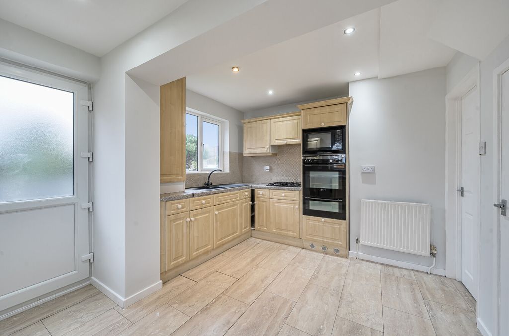 Property photo 2 of 20 1363029-5-68Deb0A...