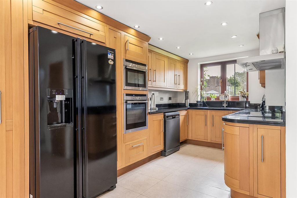 Property photo 3 of 20 Kitchen