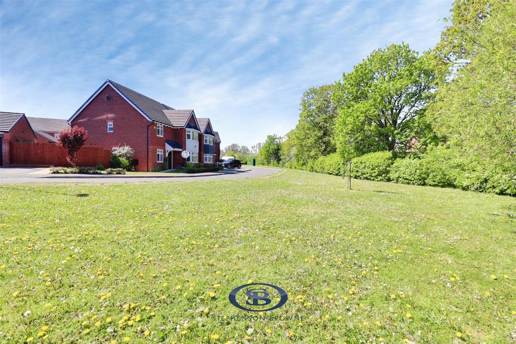 Property photo 2 of 34