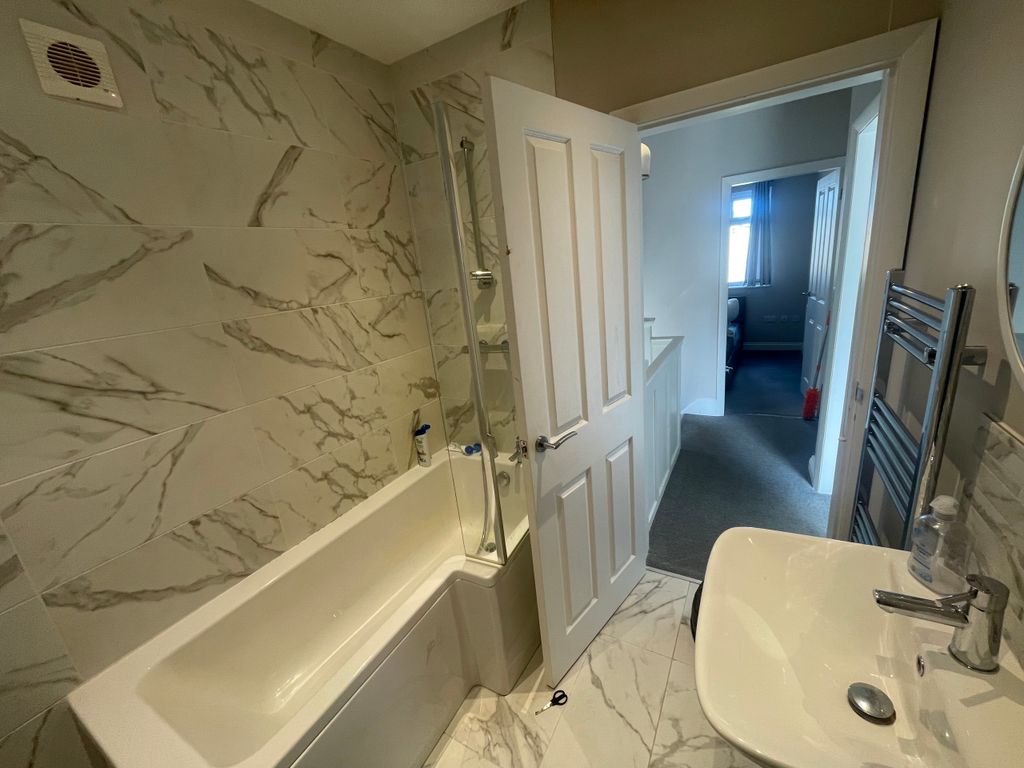 Property photo 2 of 18 Bathroom 1.Jpeg