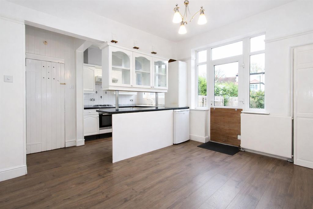 Property photo 2 of 17 Din B.Jpg