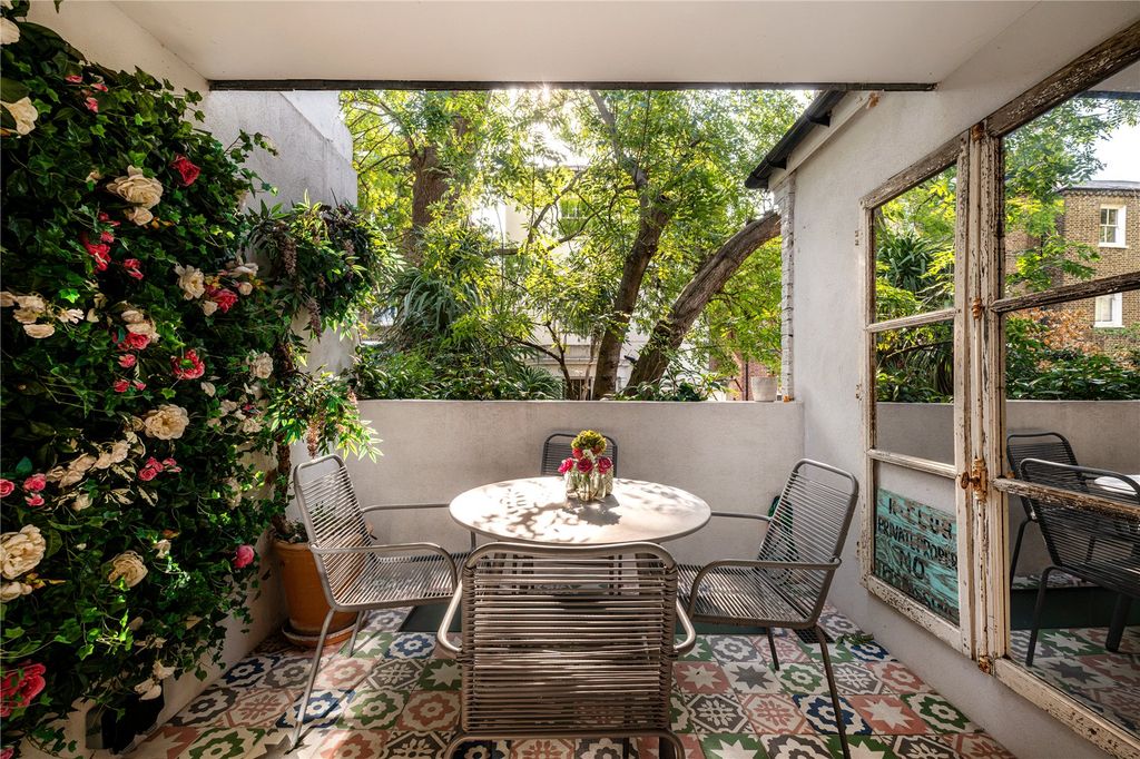 Property photo 1 of 17 Roof Terrace