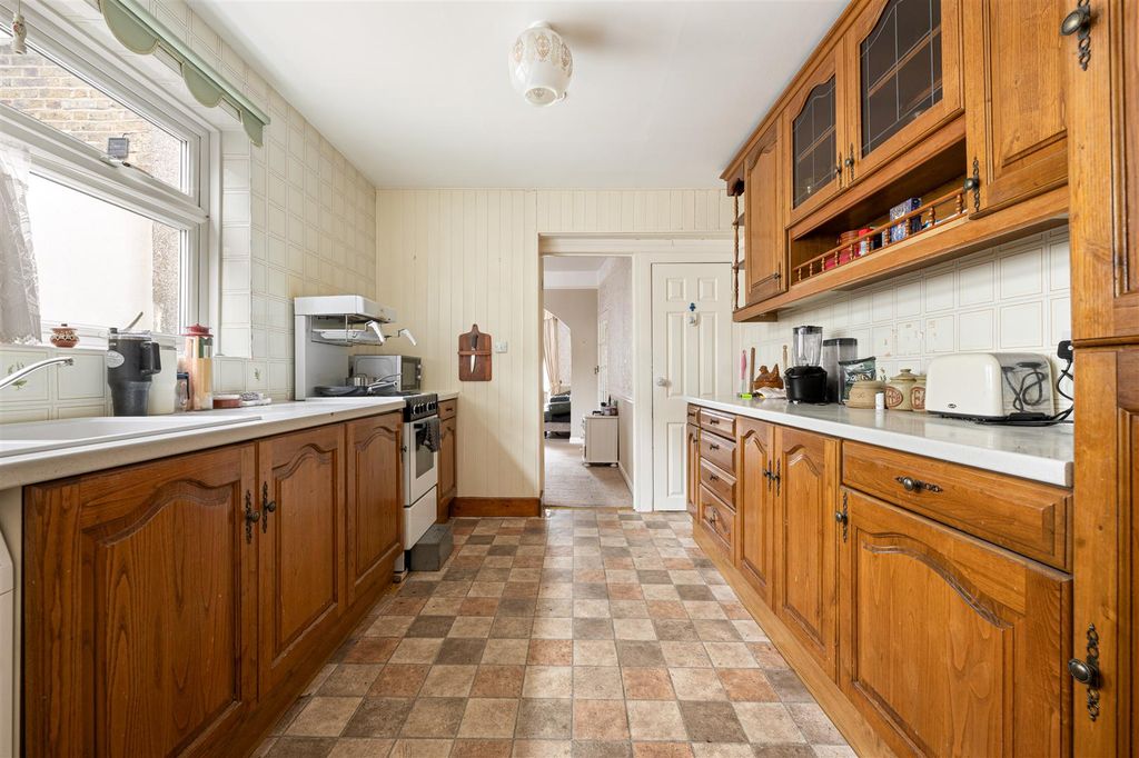 Property photo 3 of 20 Lynmouth Road, E17