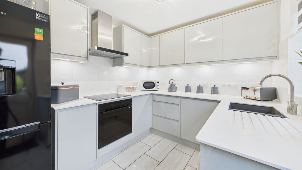 Property photo 2 of 16 Cam04968G0-Pr0079-Still007