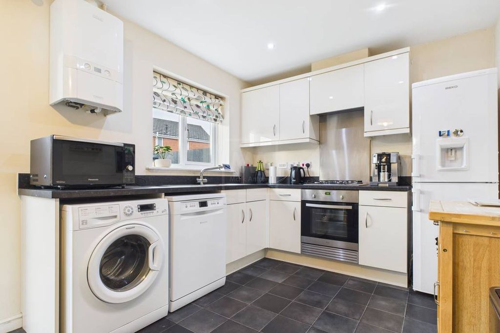 Property photo 2 of 13 Kitchen