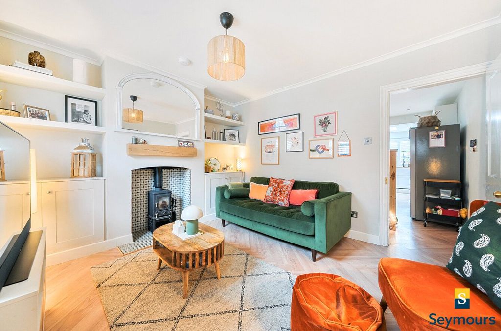 Property photo 2 of 18 Living Room