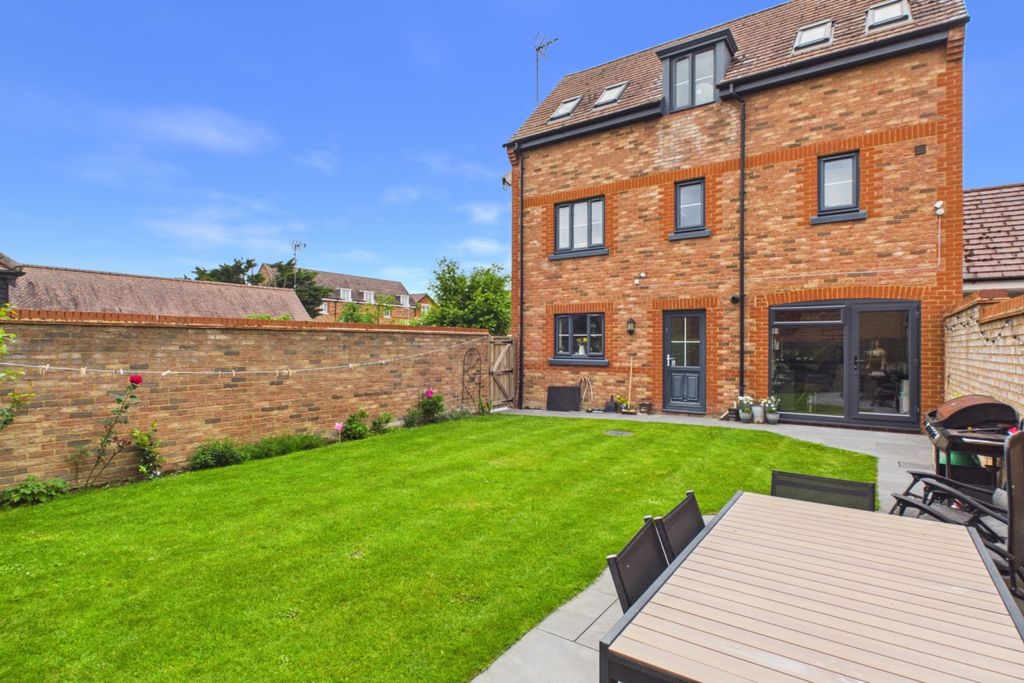 Property photo 1 of 16 Rear Garden