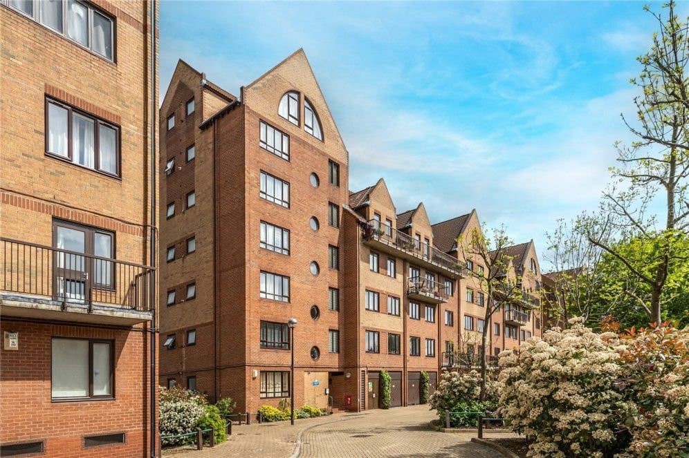 Property photo 1 of 2