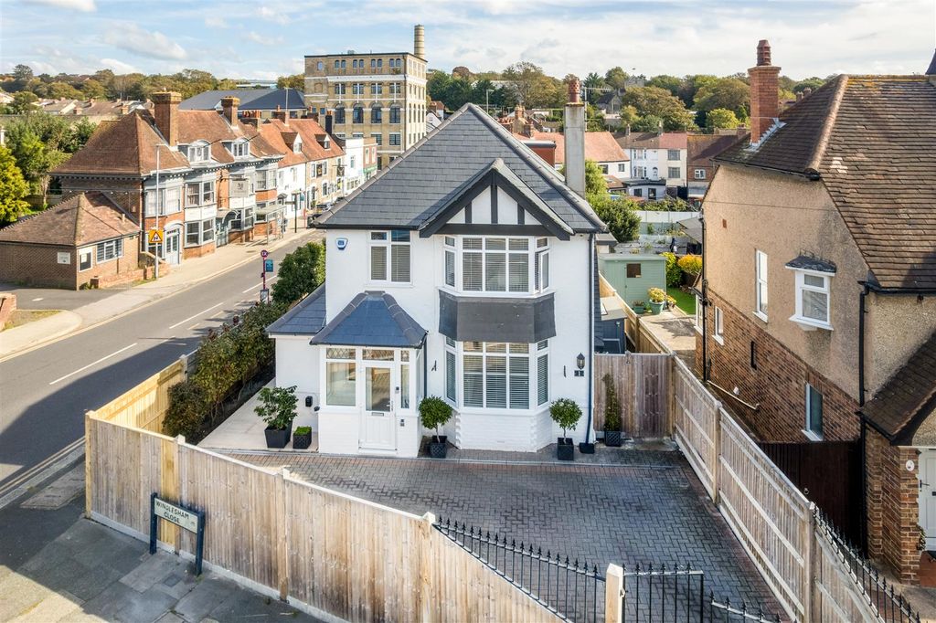 Property photo 1 of 37 1 Windlesham Close-1.Jpg