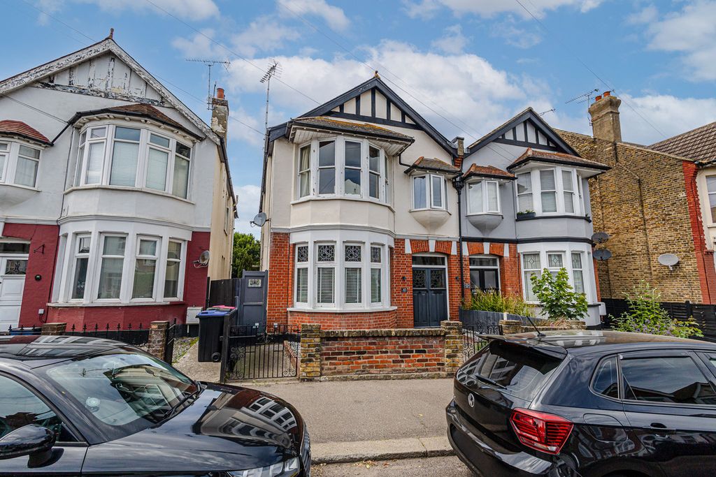 Property photo 1 of 39