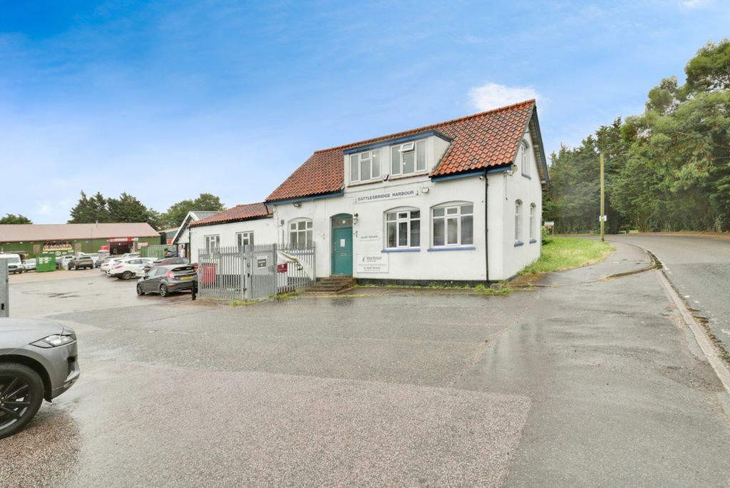 Property photo 1 of 3