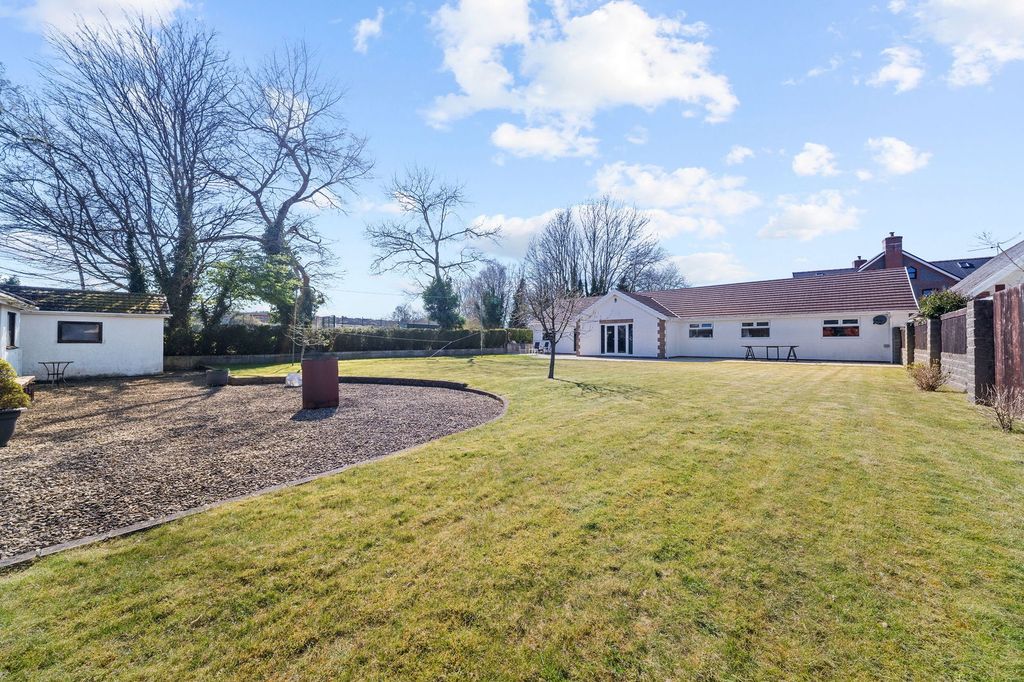 Property photo 3 of 39