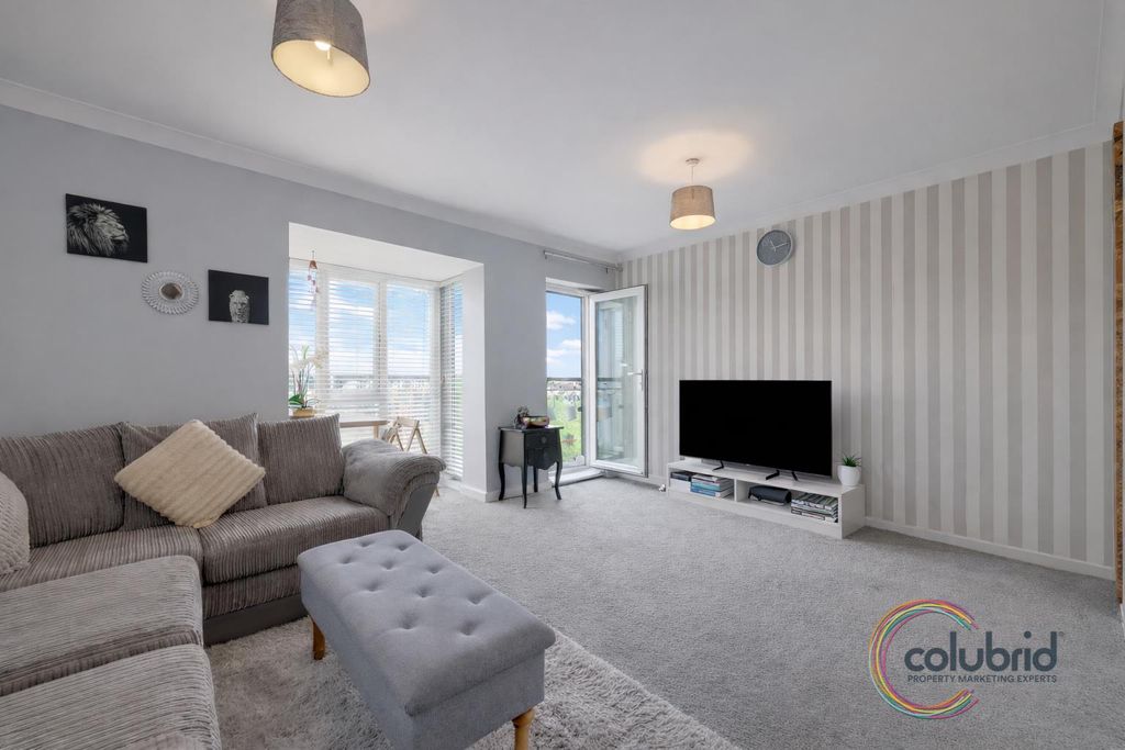 Property photo 3 of 11