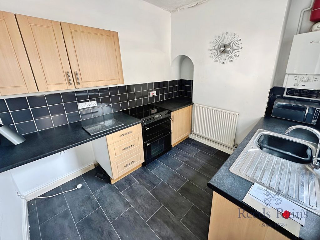 Property photo 3 of 9 Kitchen