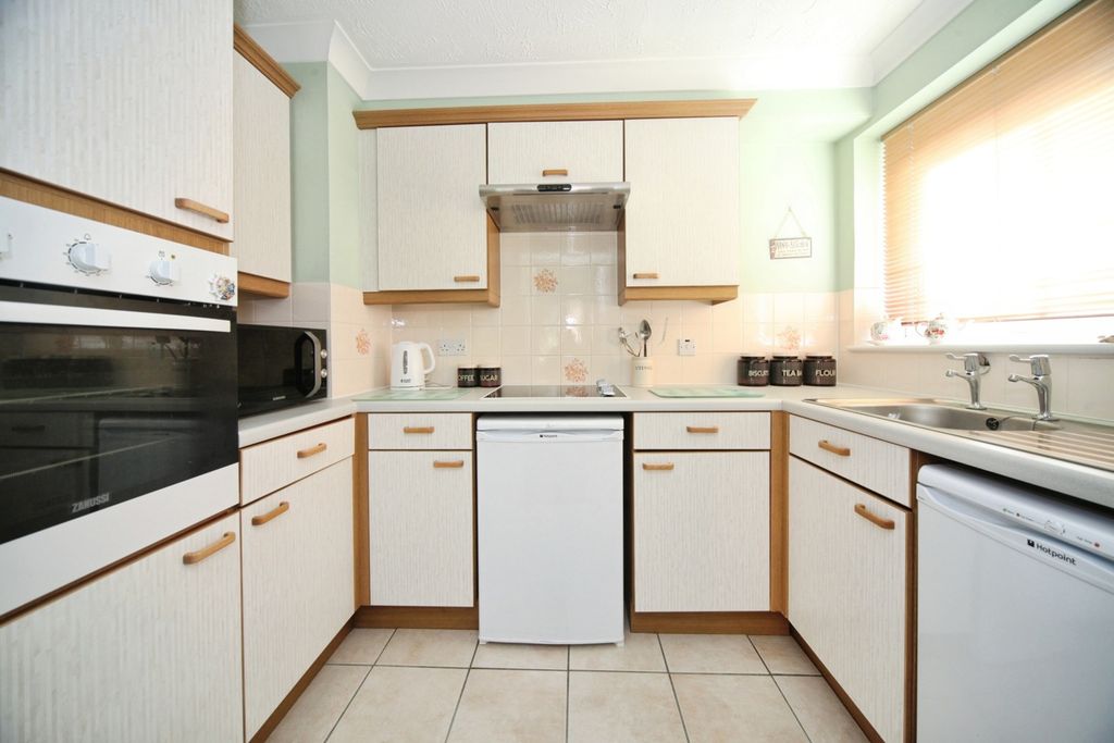 Property photo 2 of 14 Kitchen