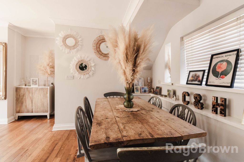 Property photo 3 of 47