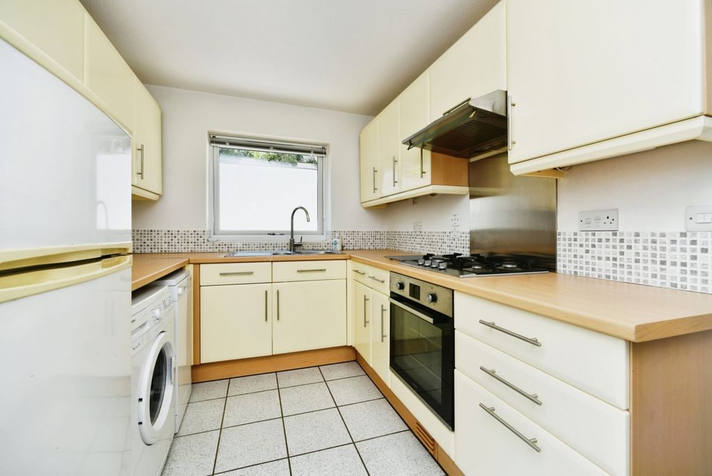Property photo 3 of 21 Kitchen