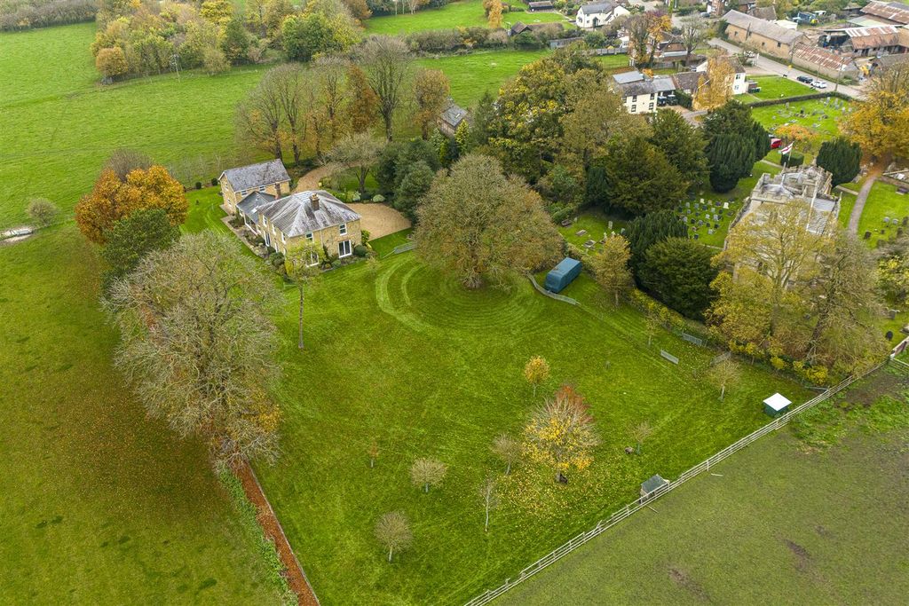 Additional image 4 of 6 bed detached house for saleThe Ride, Totternhoe, Bedfordshire LU6