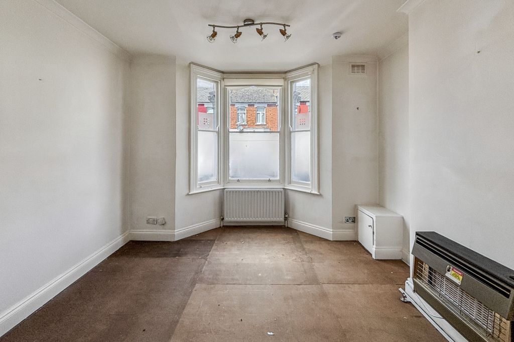 Property photo 2 of 15 Ground Floor Flat 68 Crowland Road, South Tottenham, London, N15 6Uu