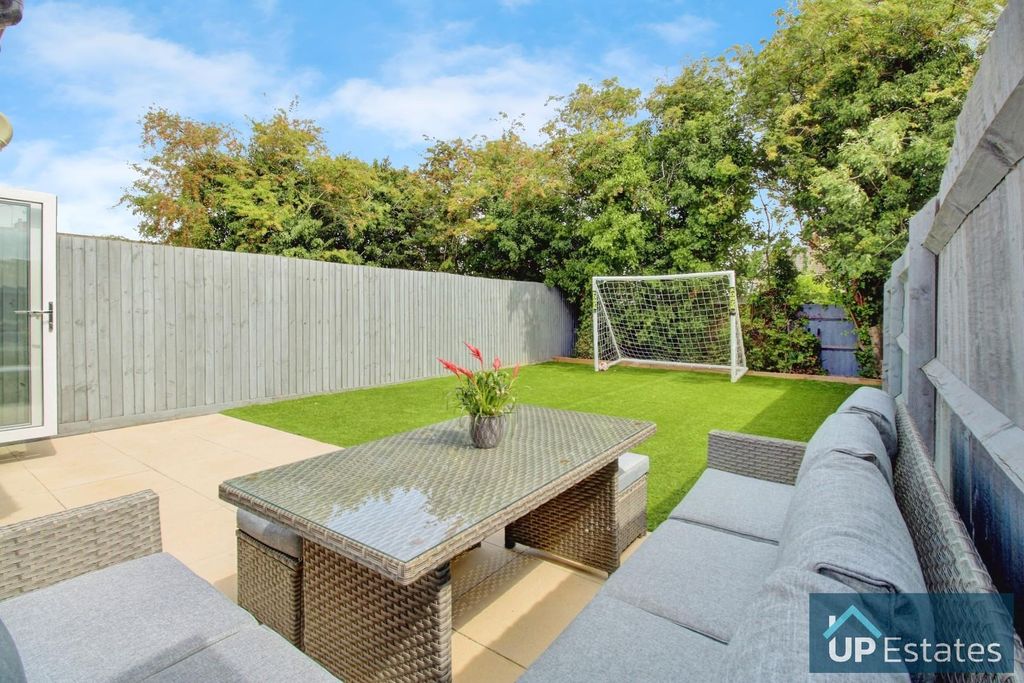 Property photo 2 of 31