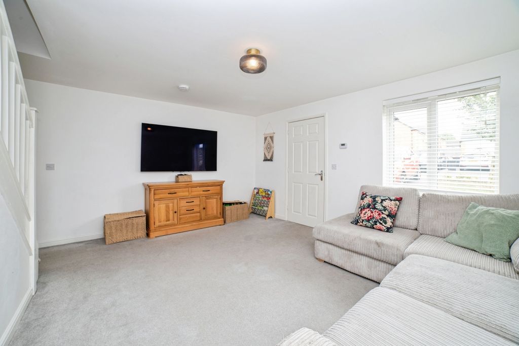 Property photo 2 of 17 Photo