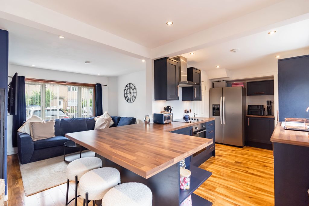 Property photo 2 of 28 Open Plan Family Dining Kitchen