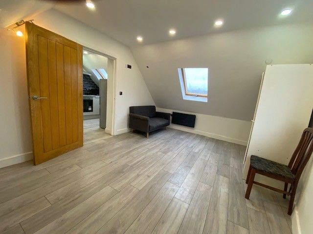 Property photo 2 of 8 Bedroom