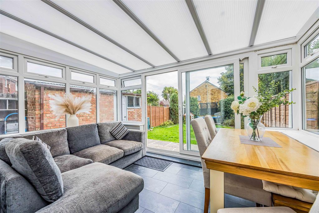 Property photo 3 of 18 49 Woodgreen Avenue, Bedhampton-Small-Porticomarke