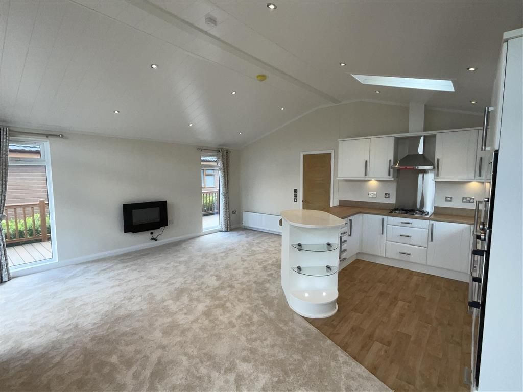 Property photo 2 of 8 Kitchen/Dining/Lounge