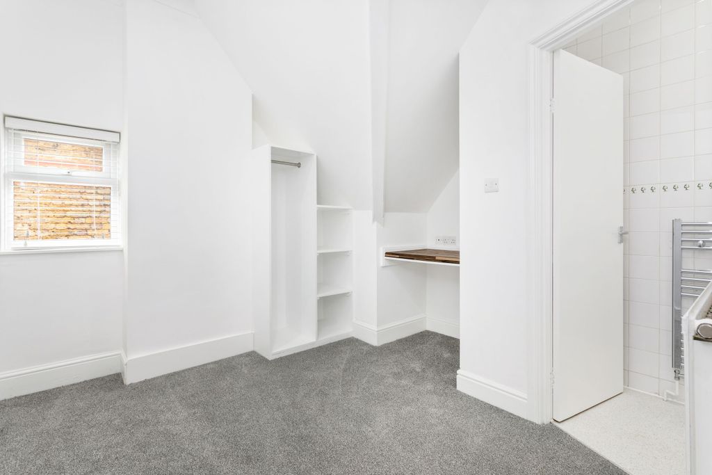 Property photo 3 of 10 Living_Room