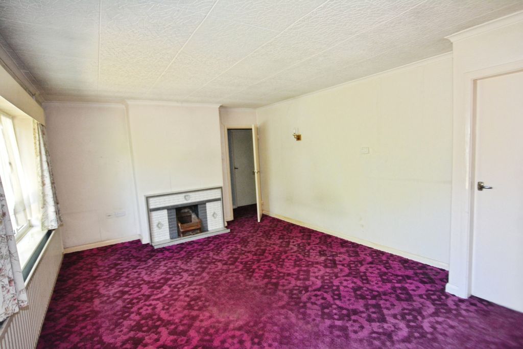 Property photo 3 of 11 Lounge