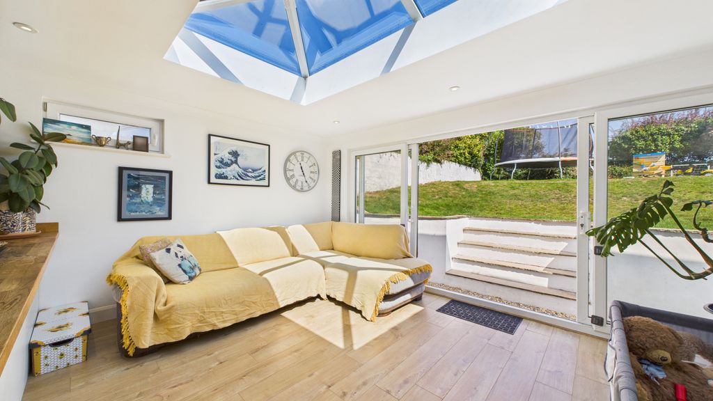 Property photo 3 of 11 Gallery