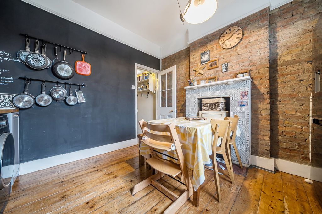 Property photo 3 of 24 Reception