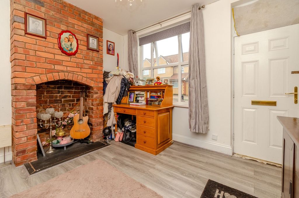 Property photo 2 of 17