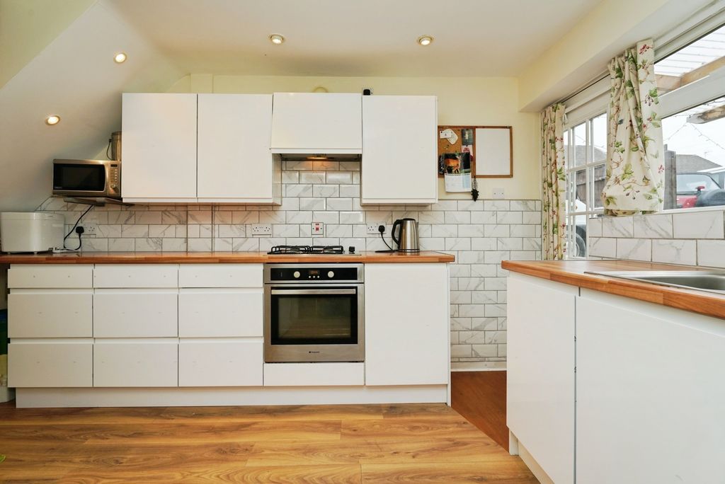 Property photo 2 of 17 Photo