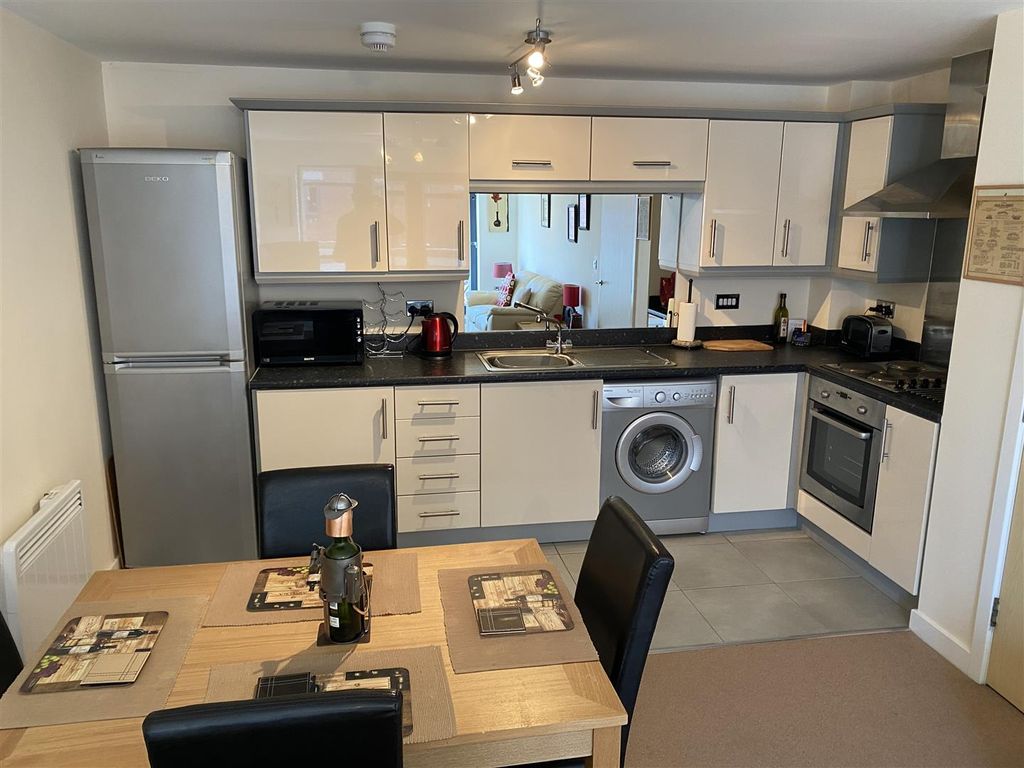 Property photo 3 of 12 Kitchen Area