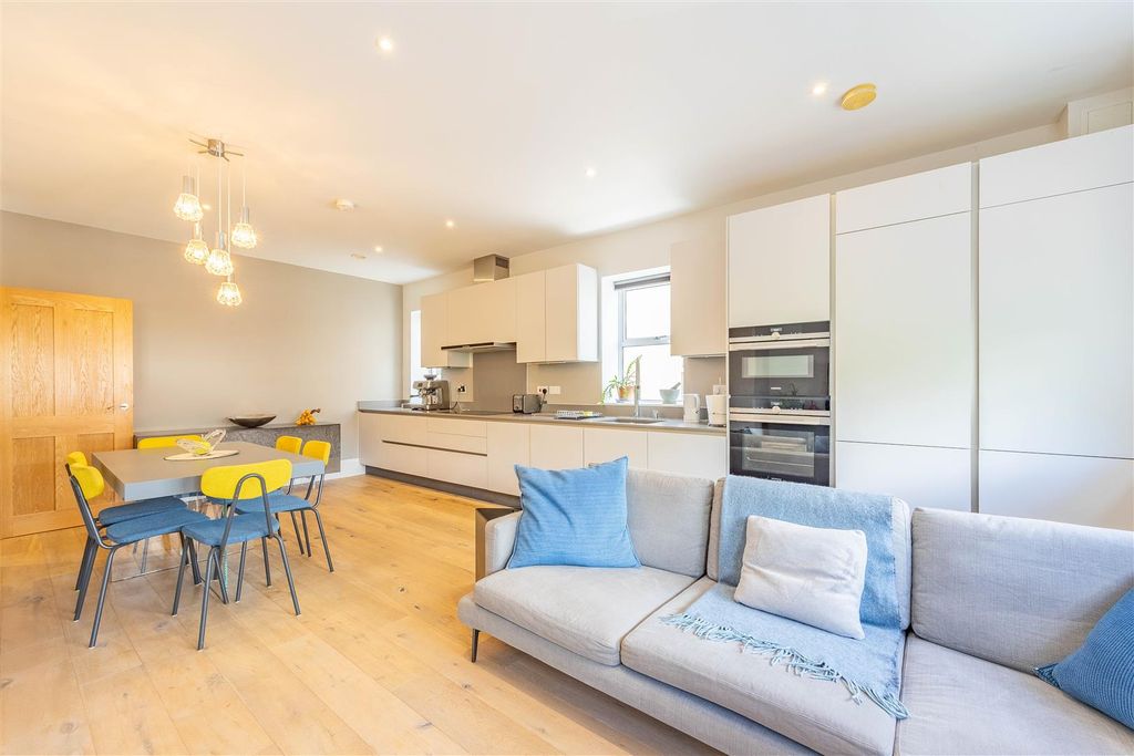 Property photo 1 of 13 Kitchen/Lounge/Diner