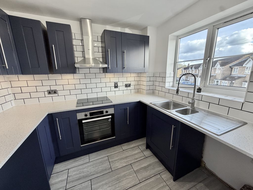 Property photo 3 of 10 Kitchen