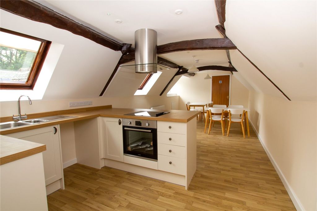 Property photo 3 of 10 Communal Kitchen