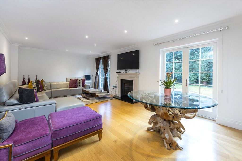 Property photo 3 of 21 Drawing Room