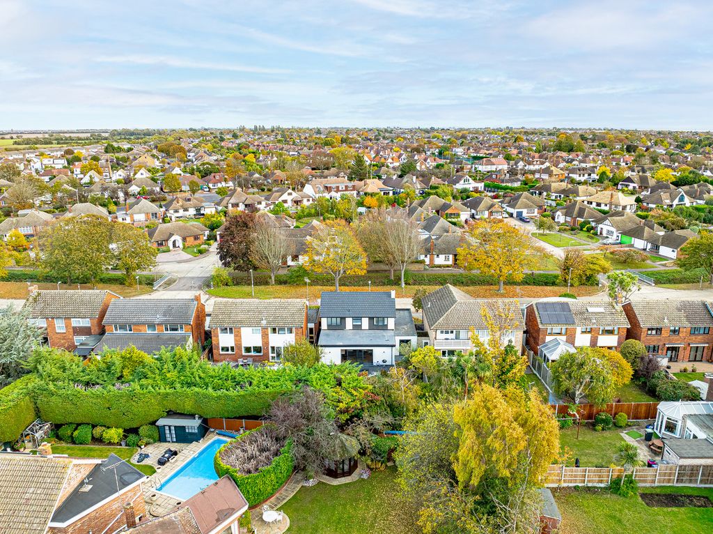 Property photo 2 of 39