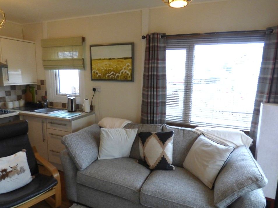 Property photo 3 of 11 Lounge/Diner/Fitted Kitchen