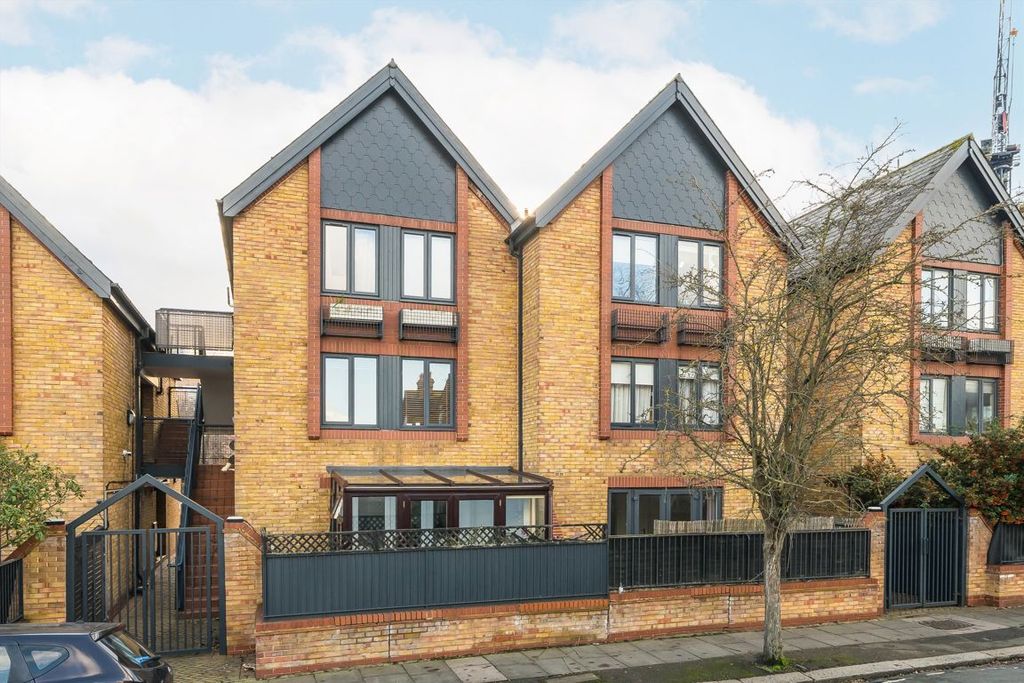 Property photo 1 of 8