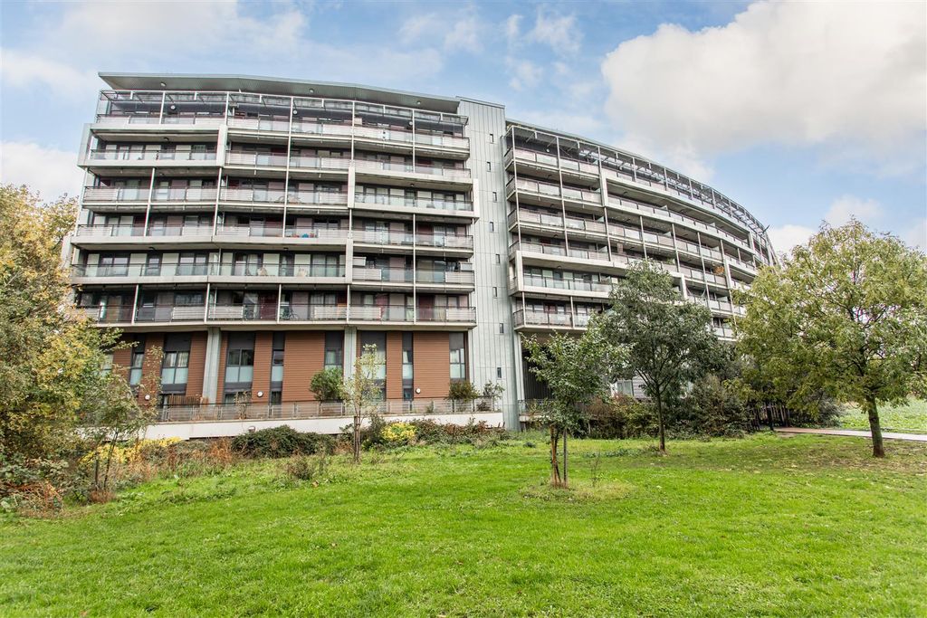 Property photo 2 of 10 Exterior