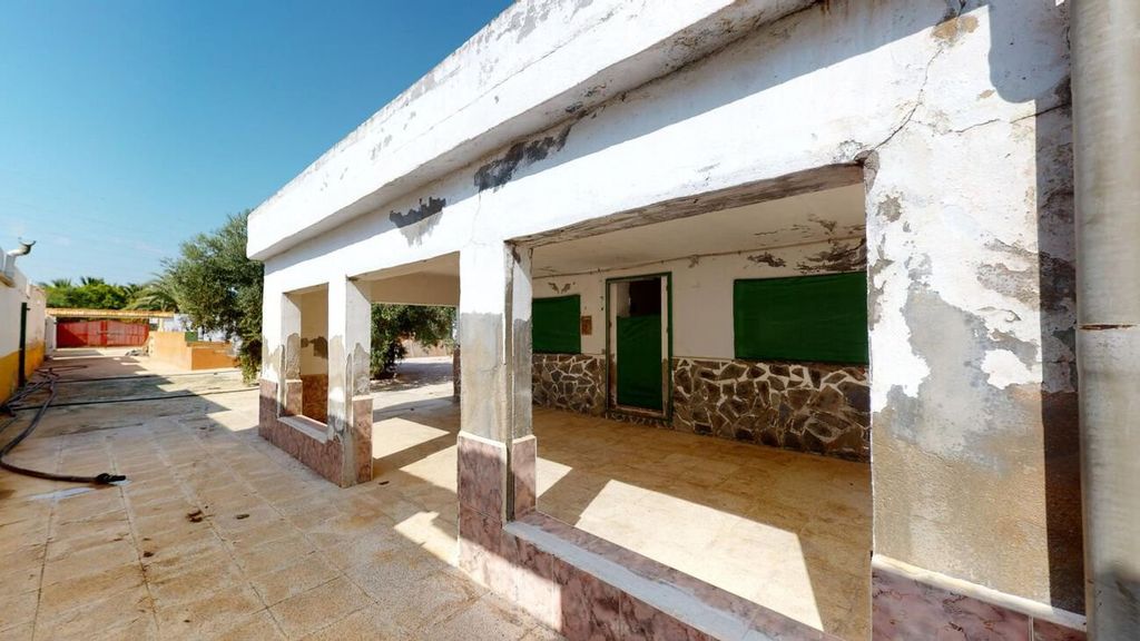 Property photo 2 of 31