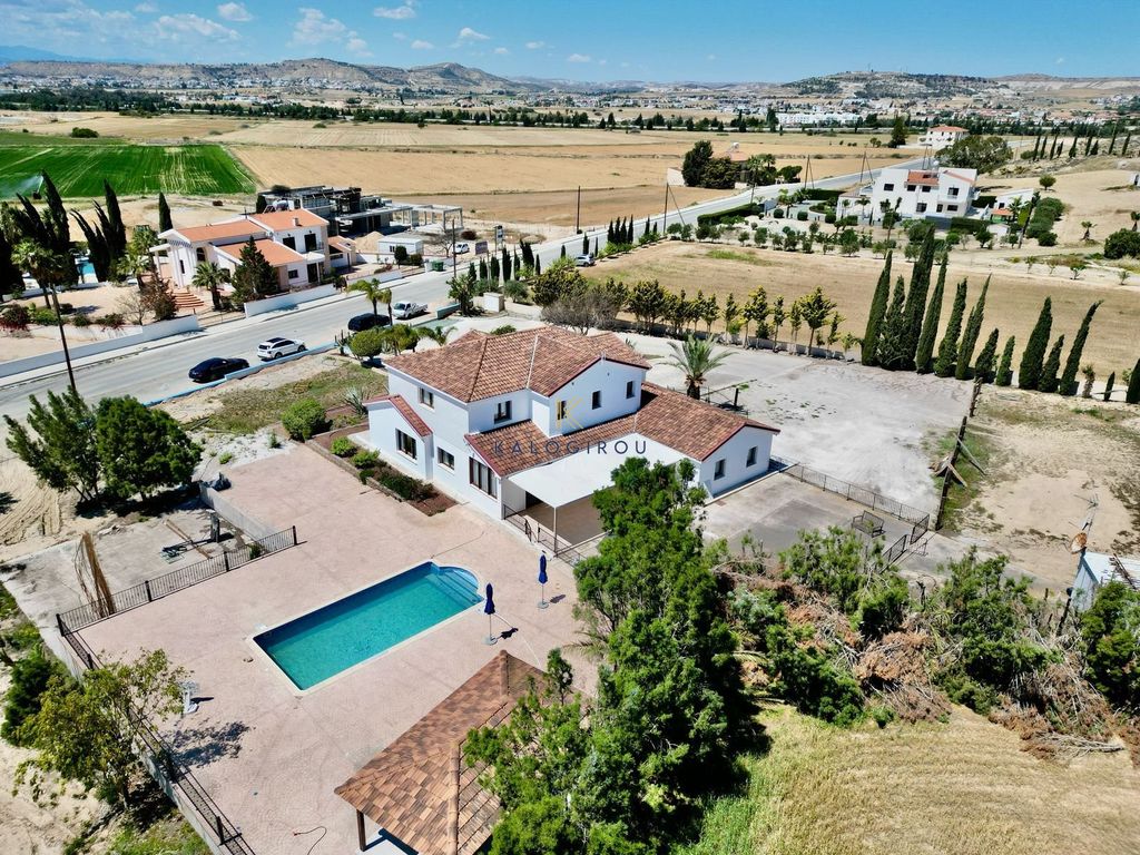 Property photo 2 of 50