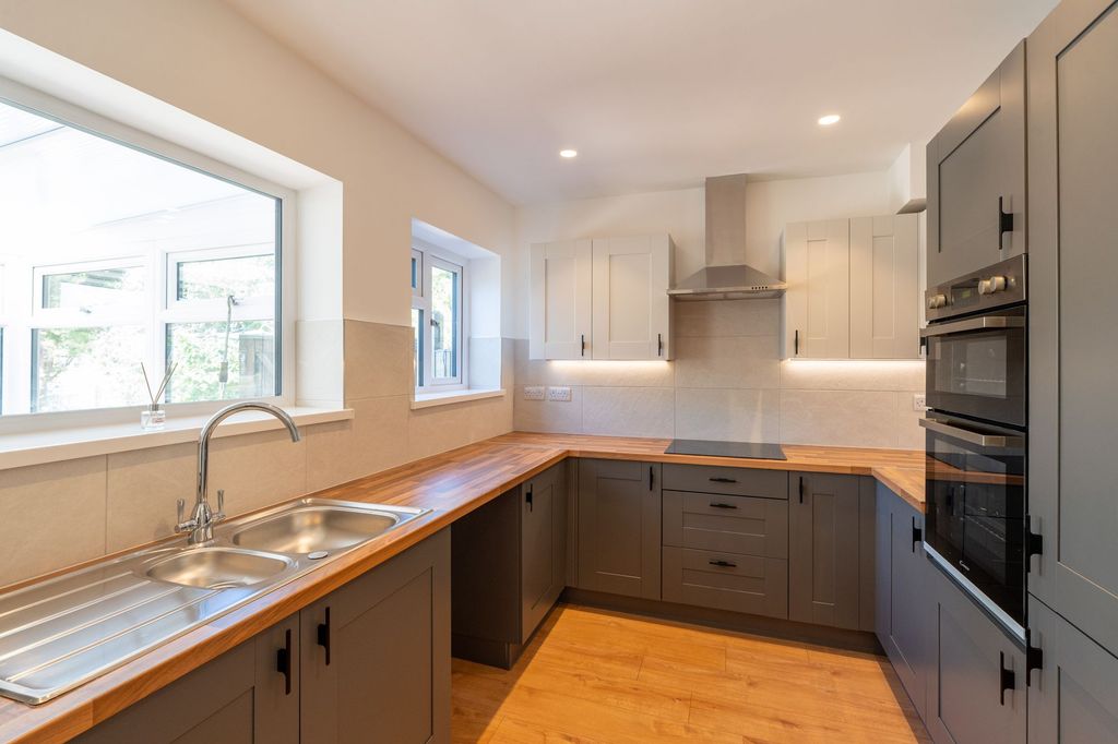 Property photo 2 of 16 Kitchen