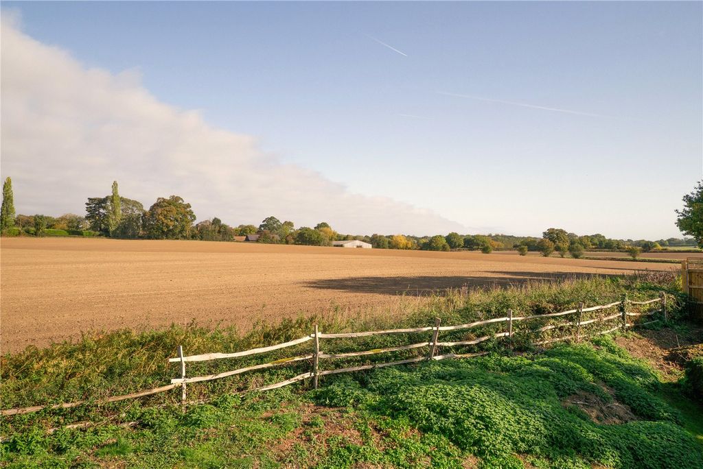 Property photo 2 of 18 Backing Onto Fields