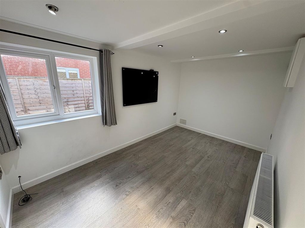 Property photo 3 of 25